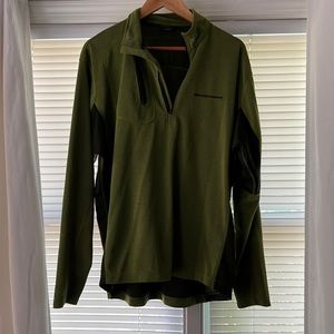 Mens L green pullover with “Breckenridge” embroidered on it. Two snags